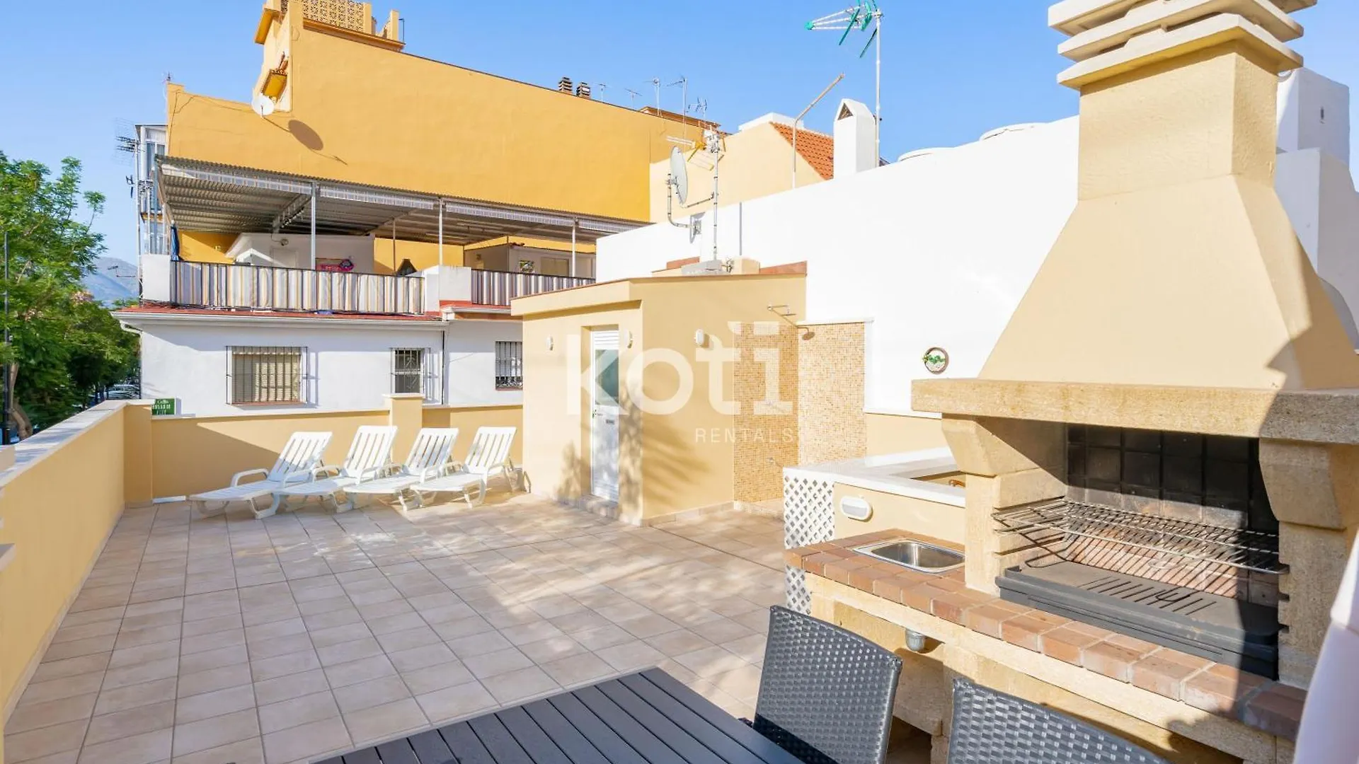 Koti Rentals - Casita Rosario Pino Rooftop Y Bbq Fuengirola 0*,  Spain